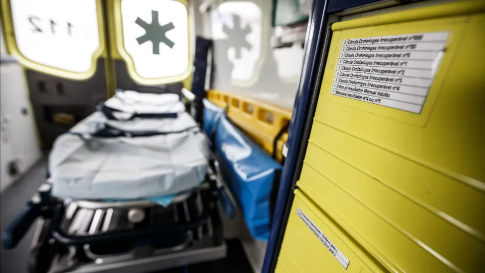 INEM, ambulância