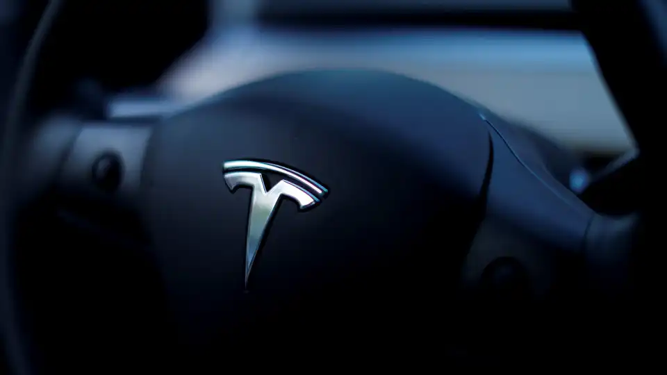 Carros "mais acessíveis" da Tesla chegam em 2025