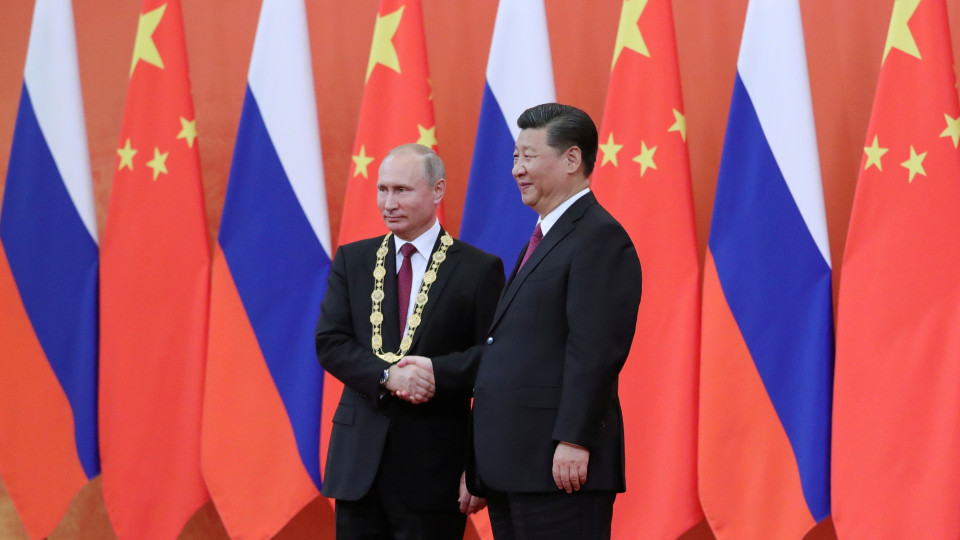 Putin recebe "Medalha de amizade" oferecida por Xi Jinping