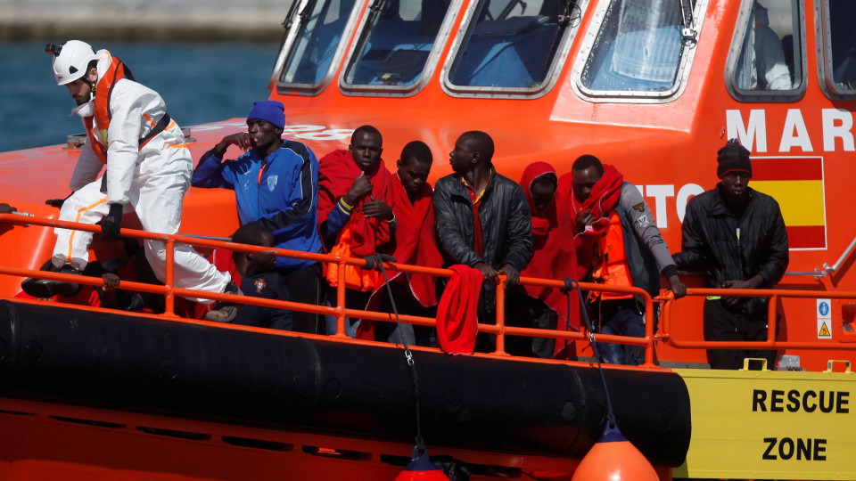 Espanha decide acolher barco com 629 migrantes