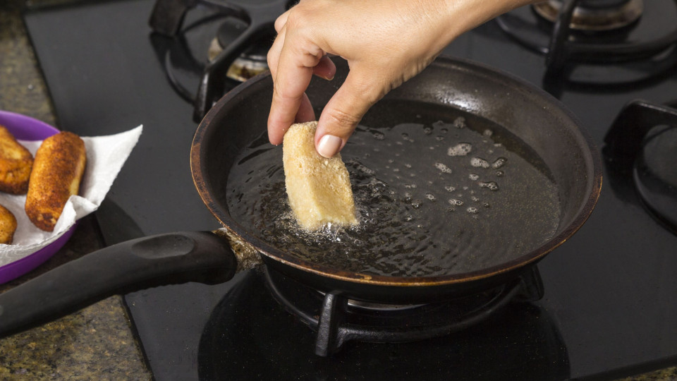 Quantas vezes pode reutilizar o óleo para fritar alimentos?