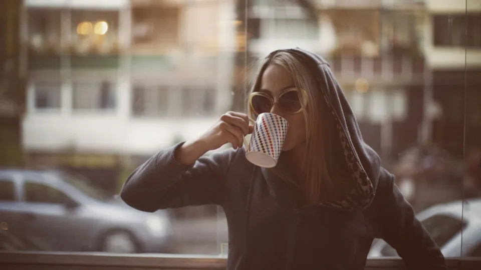 Mito ou facto: Será que beber café o deixa sóbrio e cura a ressaca?