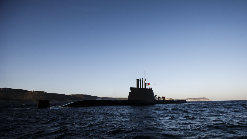 A missão do submarino Arpão contra a imigração ilegal no Mediterrâneo