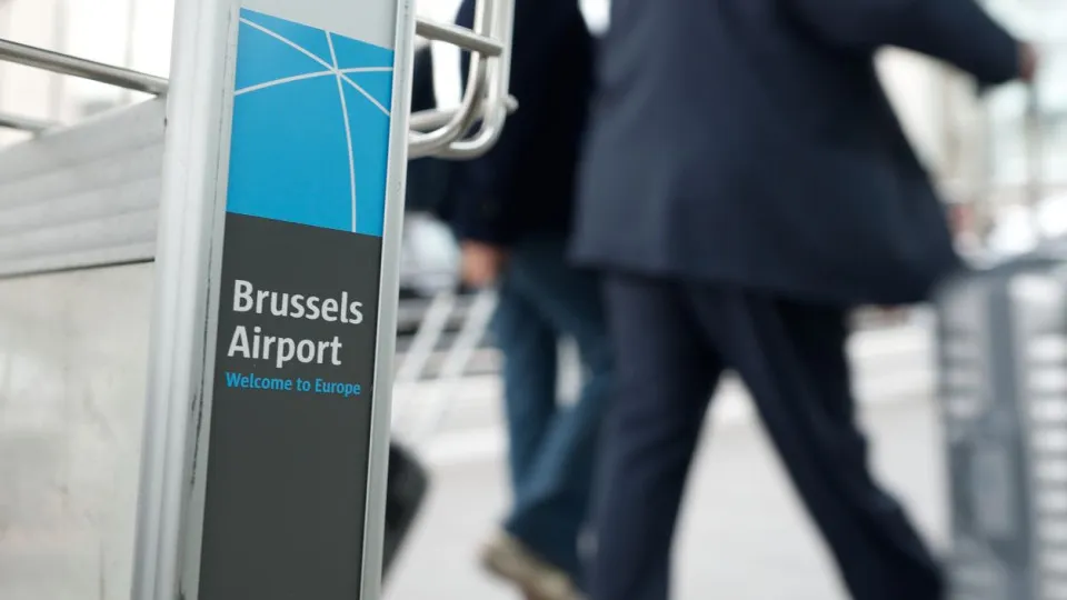 Greve afeta ligações aéreas e transportes públicos na Bélgica
