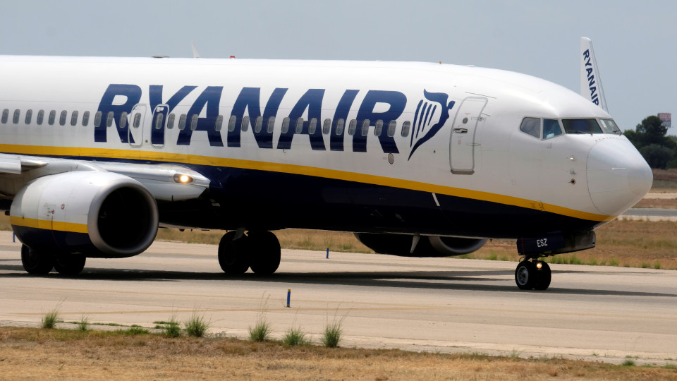 Ryanair tenciona recrutar 2.000 pilotos nos próximos três anos