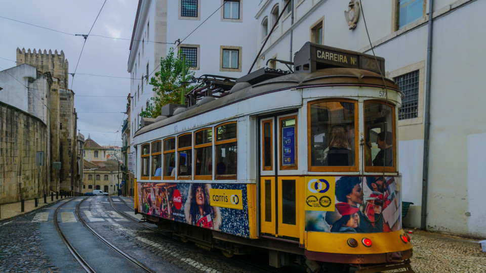 Carteirista regressa a Portugal e volta aos furtos nos mesmos elétricos