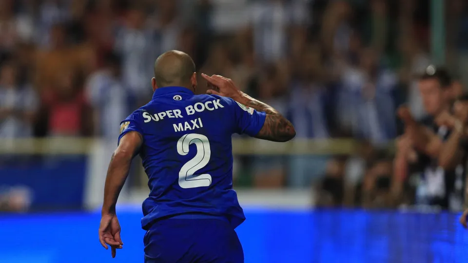 Presidente do Boavista confirma interesse em Maxi Pereira