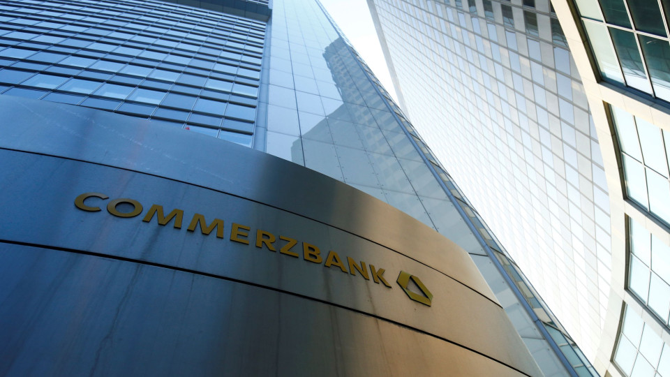 Commerzbank sai do vermelho com lucro de 533 ME no 1.º semestre
