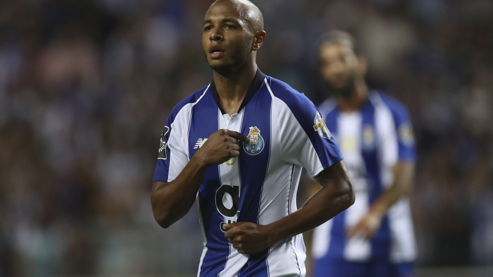 Everton volta a 'piscar o olho' a Brahimi. Marselha fora de cena