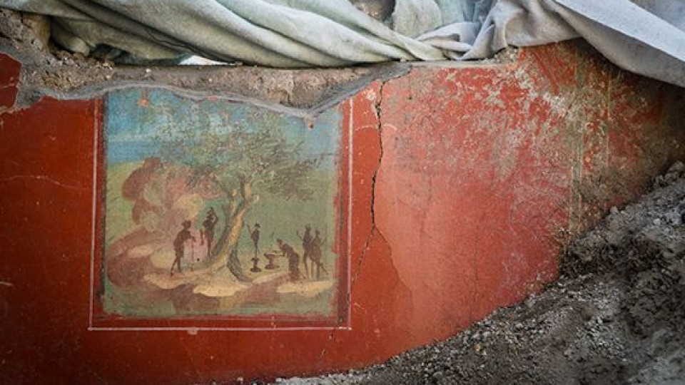 Frescos com 2 mil anos descobertos intactos em casa soterrada em Pompeia