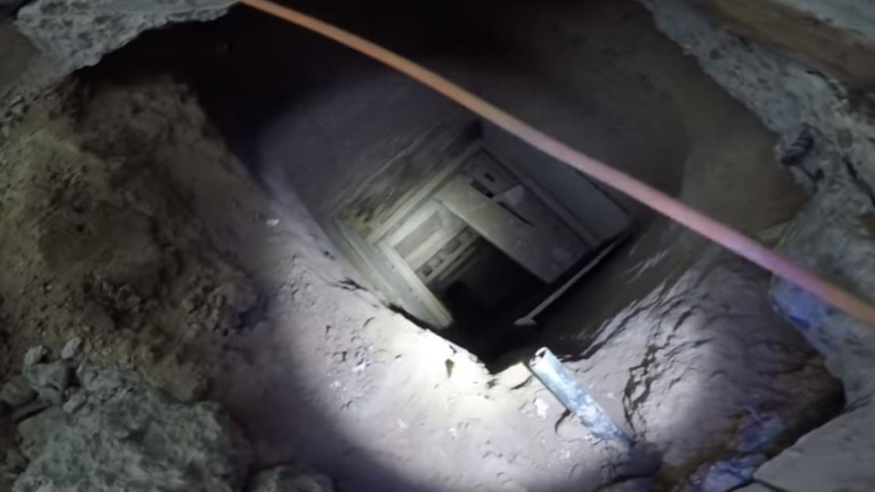 Túnel de passagem de droga descoberto por baixo de restaurante KFC