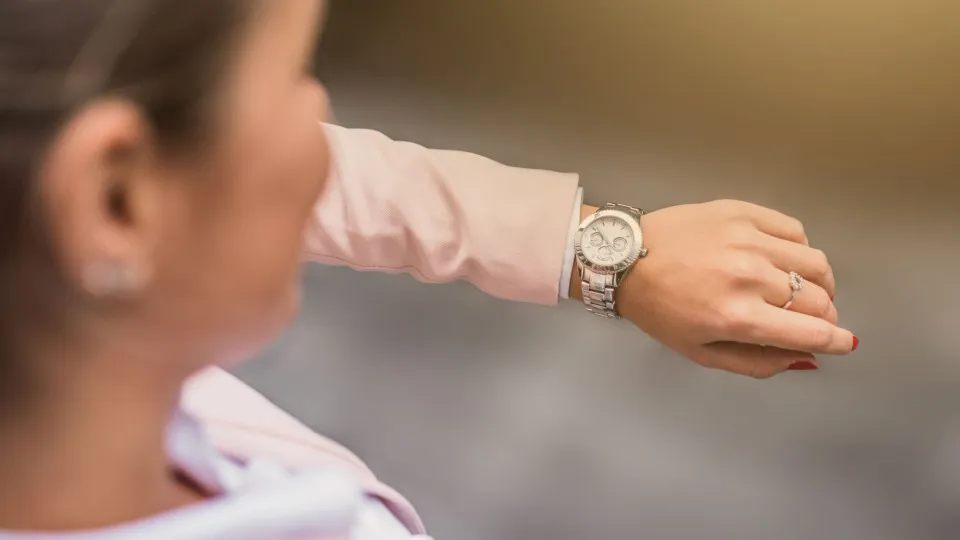 Negacionistas do tempo acreditam que uma hora, afinal, não tem 60 minutos