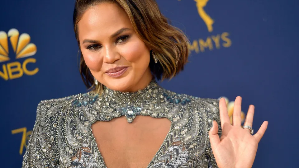 Grávida, Chrissy Teigen é hospitalizada devido a forte sangramento