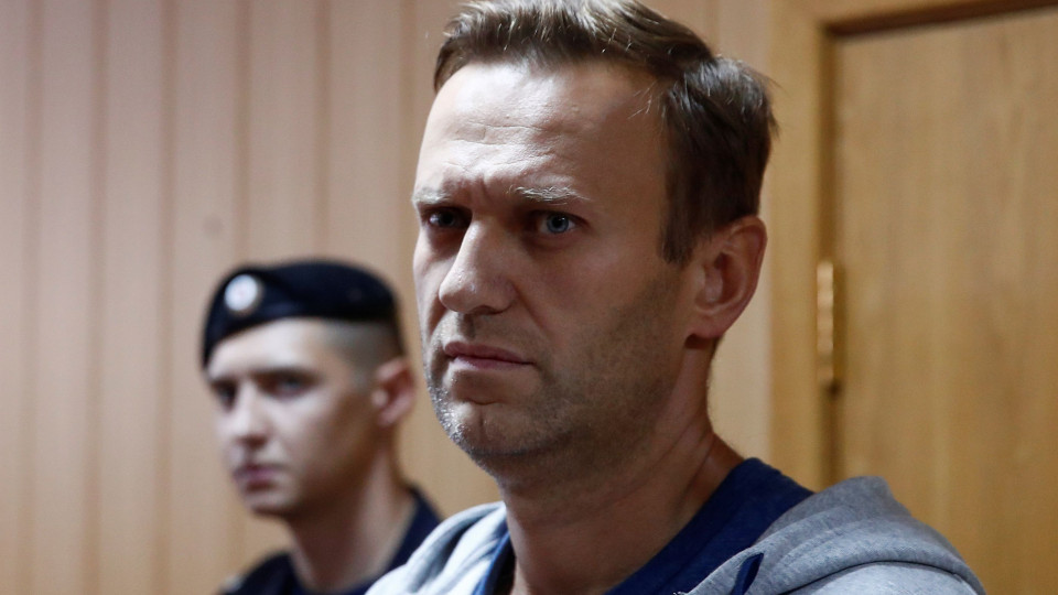 Da aguardente ao canguru. Eis como Navalny tenta divertir-se na prisão