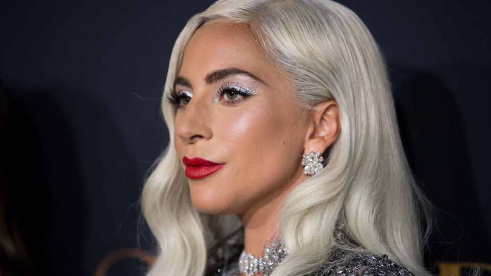 Ups! Look trai Lady Gaga e cantora mostra demais