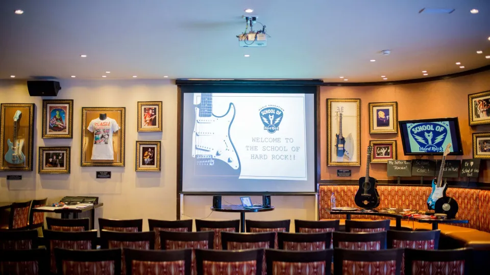 O regresso às aulas acontece na 'Escola do Hard Rock'