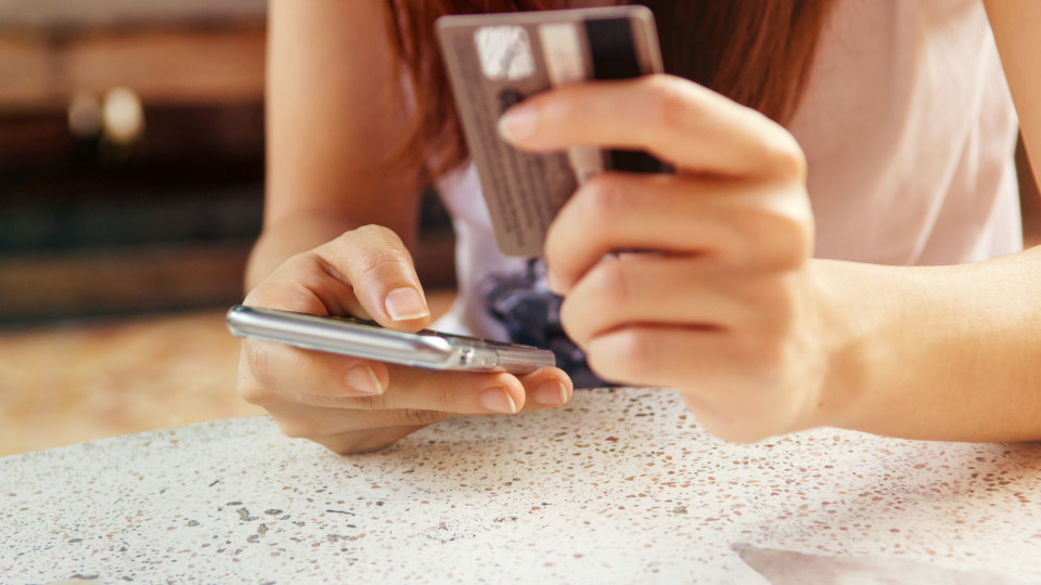 Mito ou realidade: Os smartphones estragam cartões bancários?