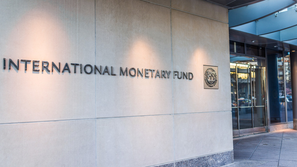 FMI acorda com governo de Kyiv ajuda de 15,6 mil milhões de dólares