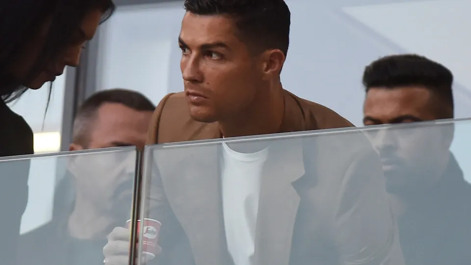 CR7: Alegada vítima de 2005 "feliz e entusiasmada" após deixar hotel