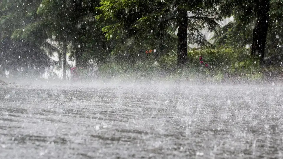 Chuva e trovoada deixam continente sob aviso a partir de sexta-feira