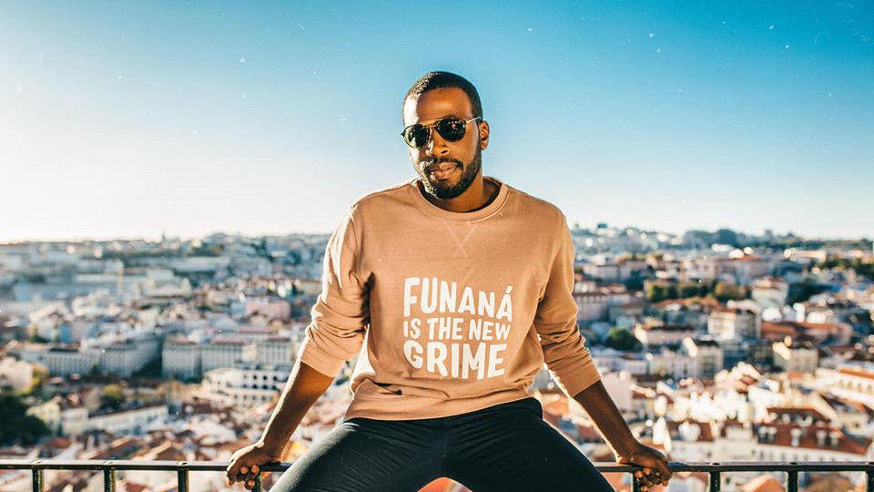 Dino D'Santiago venceu três prémios Play em cerimónia com alertas à crise