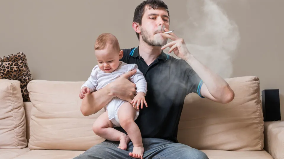Este é o número de cigarros que um bebé 'fuma' quando exposto ao tabaco