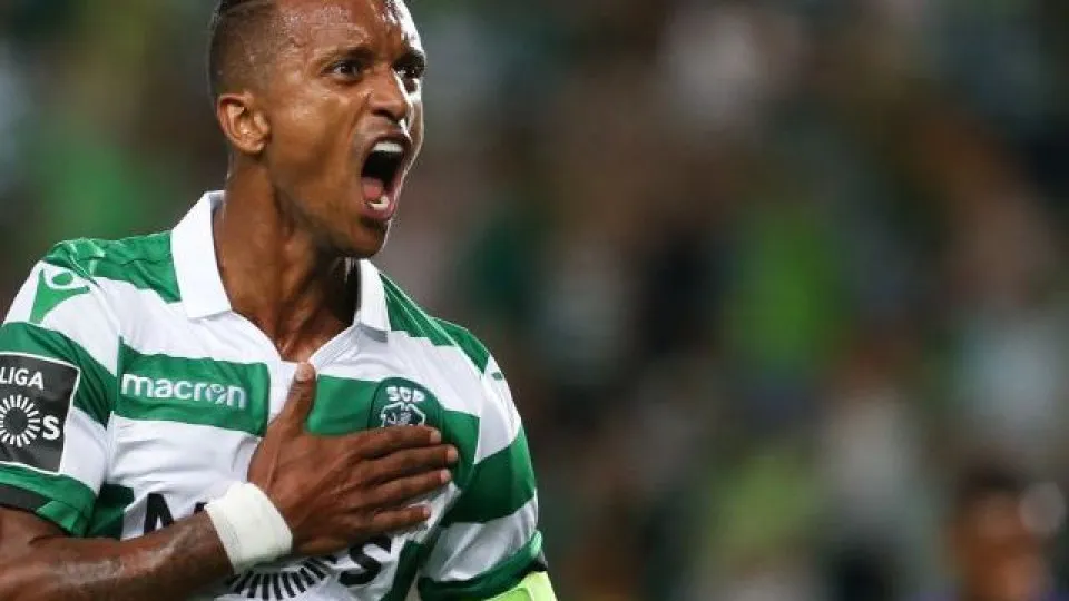 Que rugido! Nani bisou no jogo com uma bola que levava 'super-poderes'
