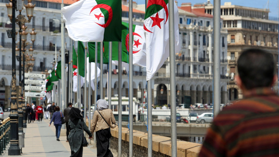 Argélia apela à retirada das forças marroquinas do Saara Ocidental