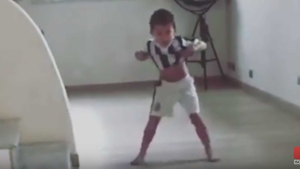 Filho de Pjanic tenta imitar... Cristiano Ronaldo