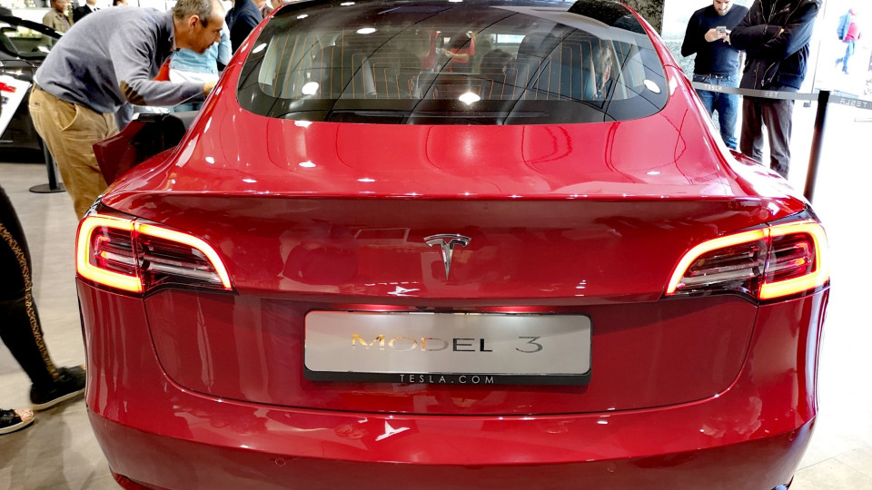 Tesla volta a baixar preços em Portugal. Quanto custa agora cada modelo?