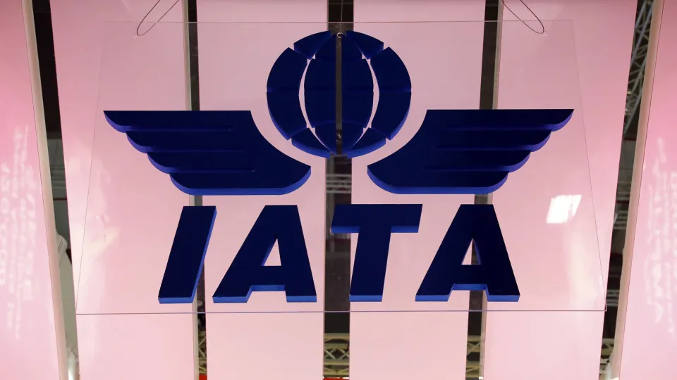 IATA saúda fim de máscaras recomendadas nos voos