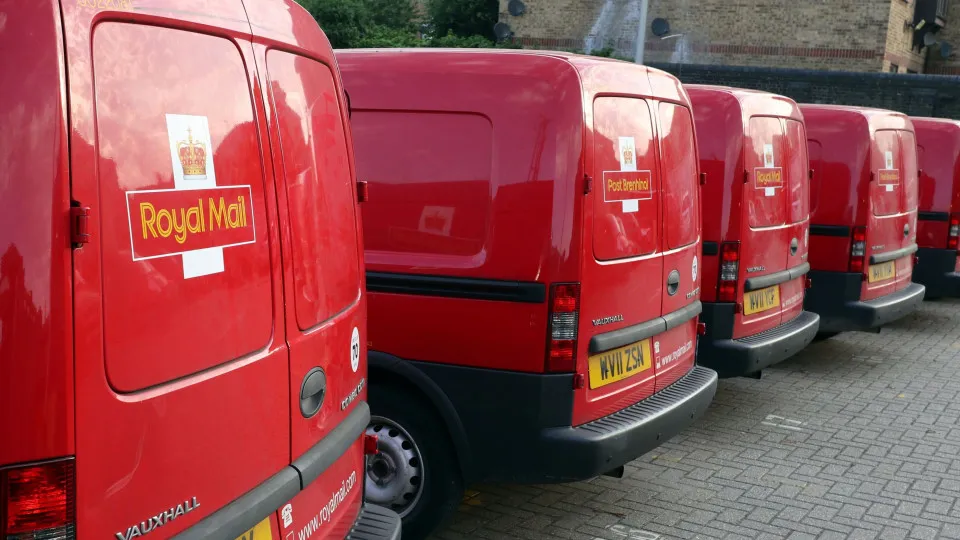 Royal Mail vai despedir 6 mil trabalhadores e culpa grevistas