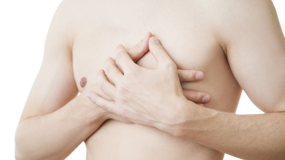 Livre-se das ‘man boobs’: Descubra dois exercícios para reduzir a gordura