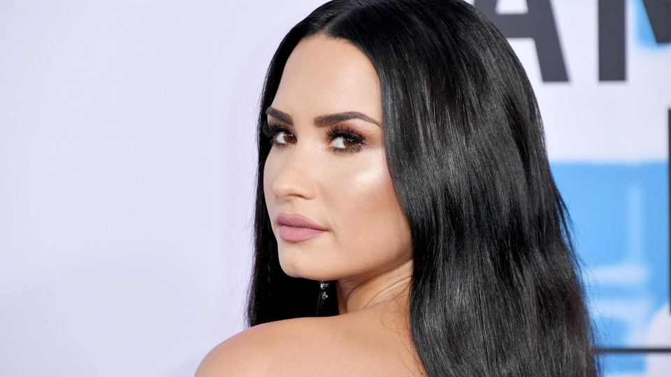 Amigos de Demi Lovato pedem para que cantora esteja um tempo sem relações