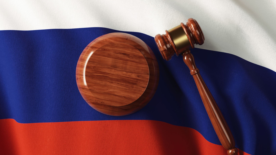 Tribunal russo manda deter advogado crítico da invasão da Ucrânia