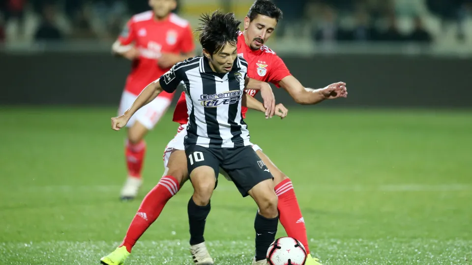 Portimonense-Benfica: Adeptos encarnados atearam fogo à bancada