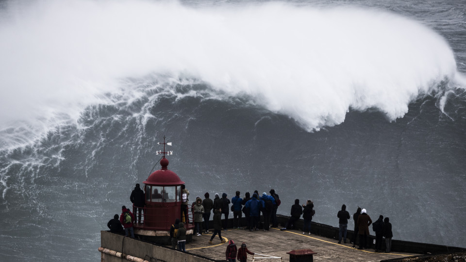 Seria capaz de surfar as ondas mais perigosas do mundo?