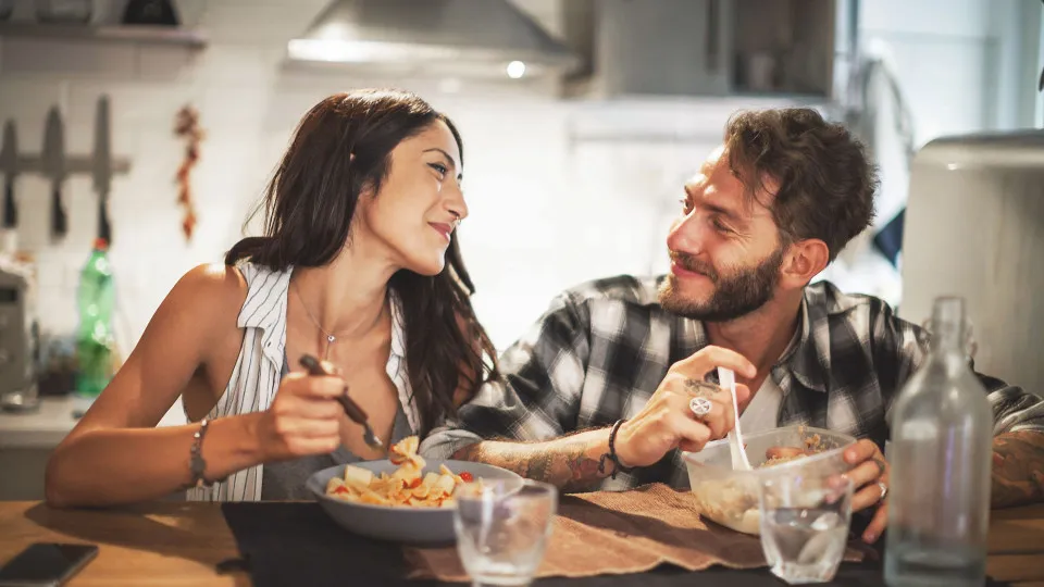 Seis alimentos altamente inflamatórios que deve parar já de comer