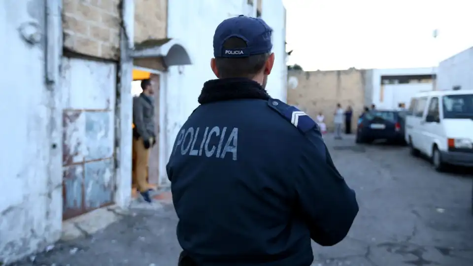 PSP deteve dois suspeitos de assalto com armas de fogo falsas a farmácia