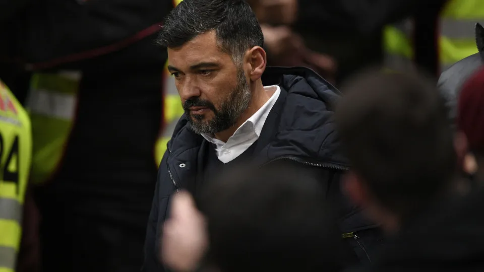 Conceição atirou medalha e ela acabou na mão de um adepto... do Sporting