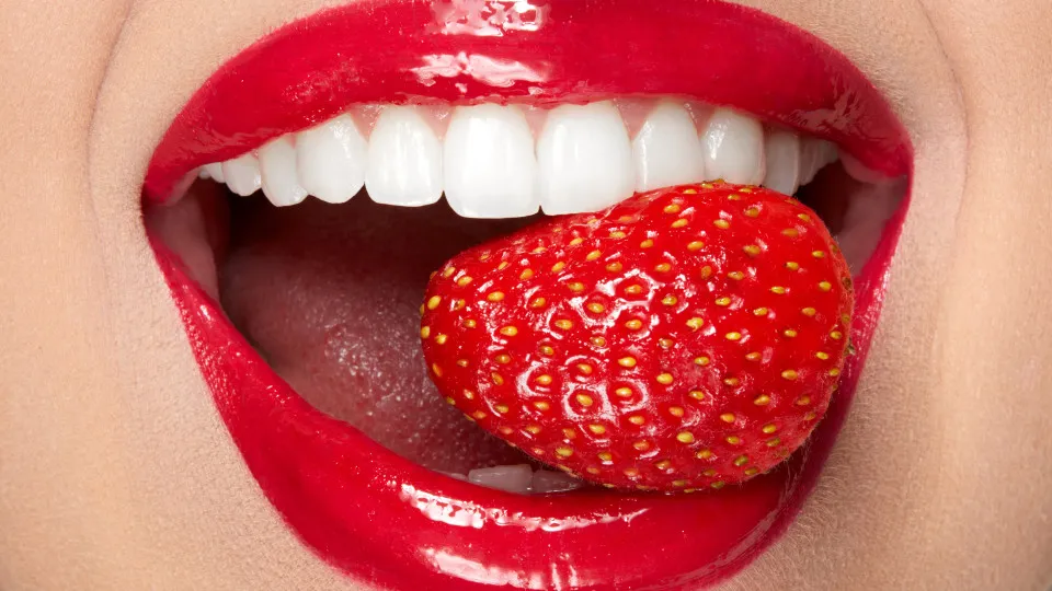 Sorria! Tenha dentes mais brancos com oito receitas caseiras