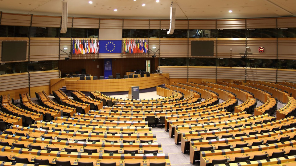  Parlamento Europeu aprova certificado Covid-19