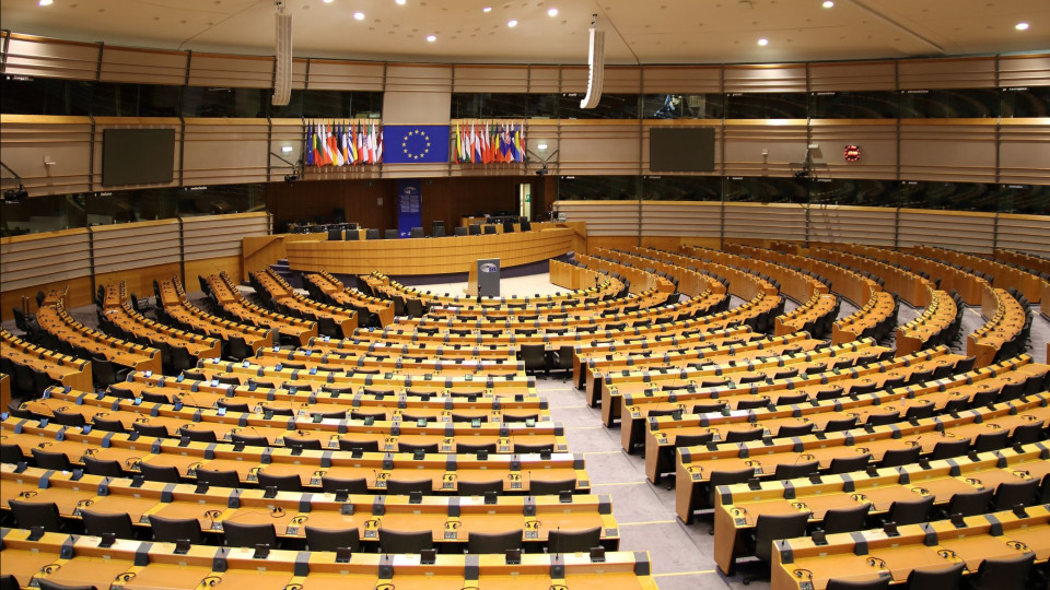 UE/Presidência: Conselho e PE tentam 'fechar' hoje Lei Europeia do Clima