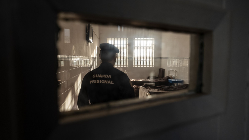 Sindicato denuncia juíza por impedir guardas prisionais de almoçar