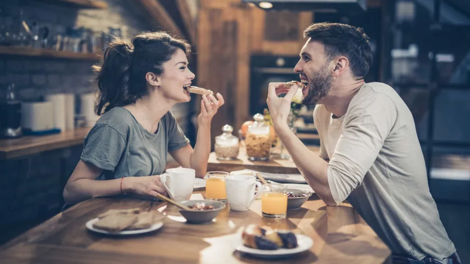 Comer torradas queimadas é mais tóxico do que inalar fumos de escape