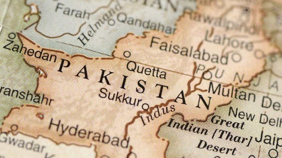 Pelo menos quatro mortos e 21 desaparecidos em naufrágio no Paquistão
