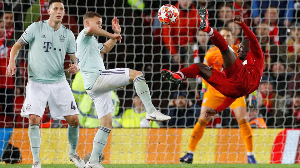 Pacto de paz entre Liverpool e Bayern. Renato Sanches mal tocou na bola