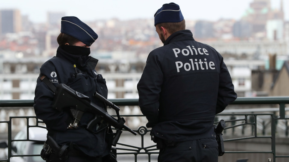 Polícia belga deteve cerca de 350 manifestantes anti-confinamento