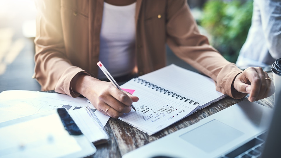 Tome nota: Quatro coisas que deve saber para começar o seu dia