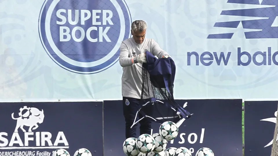 Treinador adjunto de Sérgio Conceição multado e suspenso por um jogo
